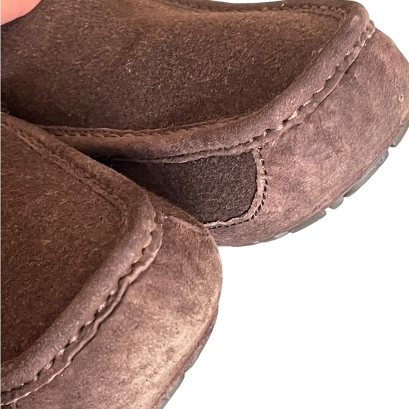 Mens UGG® Ascot Matte Leather
Slipper - Brown size 12 - Picture 12 of 15